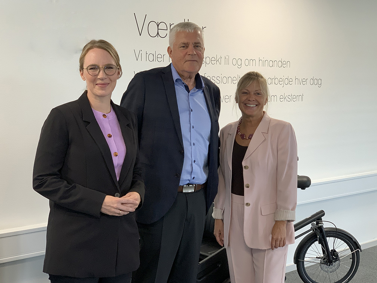 AVL_dk's tweet photo. Nu besøg af @LeaWermelin. Boost markedet: Grøn indkøb/lovgiv om genanvendt plast. Det gør snakken om tilskud og afgifter overflødig!  
#dkpol #dkgreen #plastGenanvendelse #bæredygtig #plast #cirkulær https://t.co/DKl39ACdjT