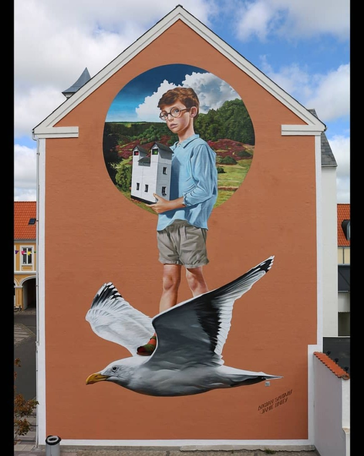 brababella's tweet photo. #Streetart by #BogdanScutaru + #JamieLinley @ #Logstor, Denmark, for #KunstbureauetKolossal and #VesthimmerlandsKommune
https://t.co/2WP5Y9yujc #arteurbana #urbanart #murals #muralism https://t.co/Fb9beyeE0E