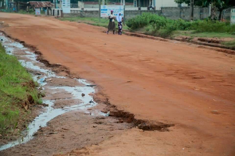 HARDEYRHEMMYMo1's tweet photo. Press Release

Oyetola Approves The Reconstruction of Ejigbo 3.8km Township Roads And 1.87km Agba Township Roads. 

Thanks you @GboyegaOyetola

#Ilerioluwaisworking

#Osunisprogressing https://t.co/vrL02JuyR1