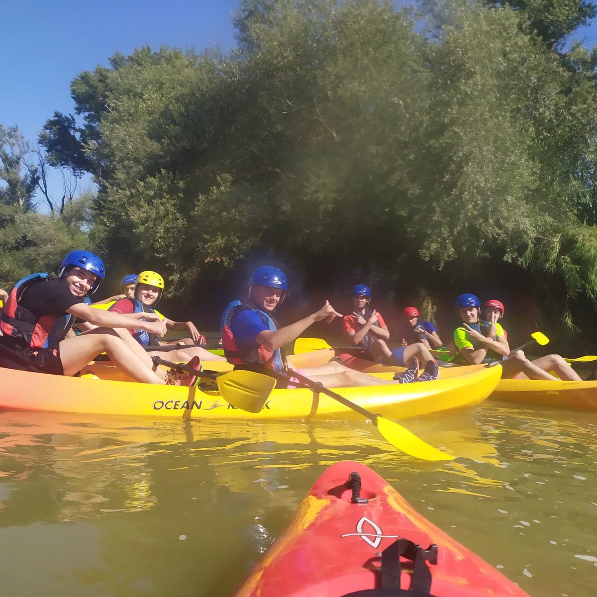 Penyafragatina's tweet photo. Foticos del último fin de semana de ESTIUFEST 😥🤭😅
Y que mejor manera que despedirlo con 2 divertidísimos días de deportes de aventura con @JOVIALADVENTURE y 2 llenazos en los conciertos de Júlia & Carla y Duman & Chelico & MDM096 🧡🧡 #peñafragatina #estiufest #culturasegura https://t.co/sZXf83kNAI