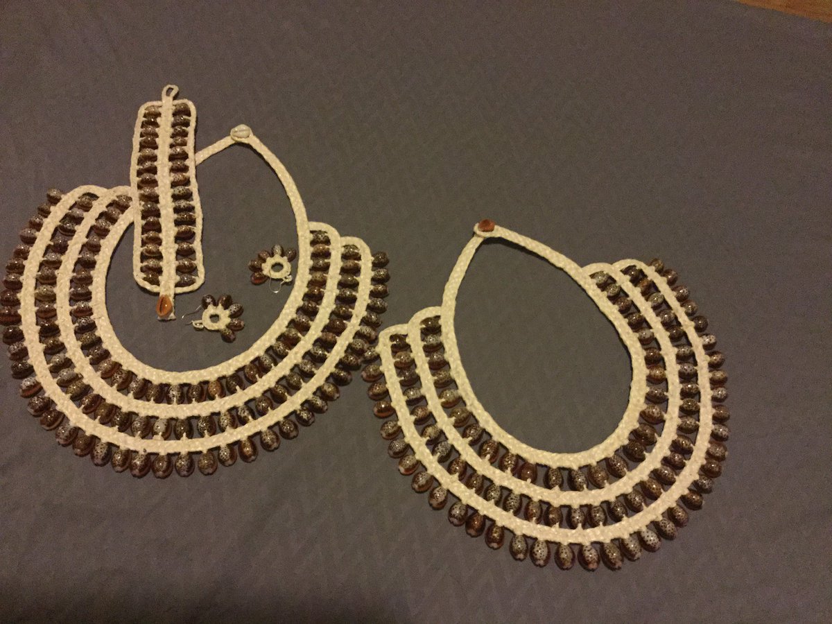 mhelkena's tweet photo. This type of shell you will only find on Ebon atoll during summer season. Type of style - Egyptian necklace.   Kommol liDai and gold @goldilockssx https://t.co/oybA5FyhcE
