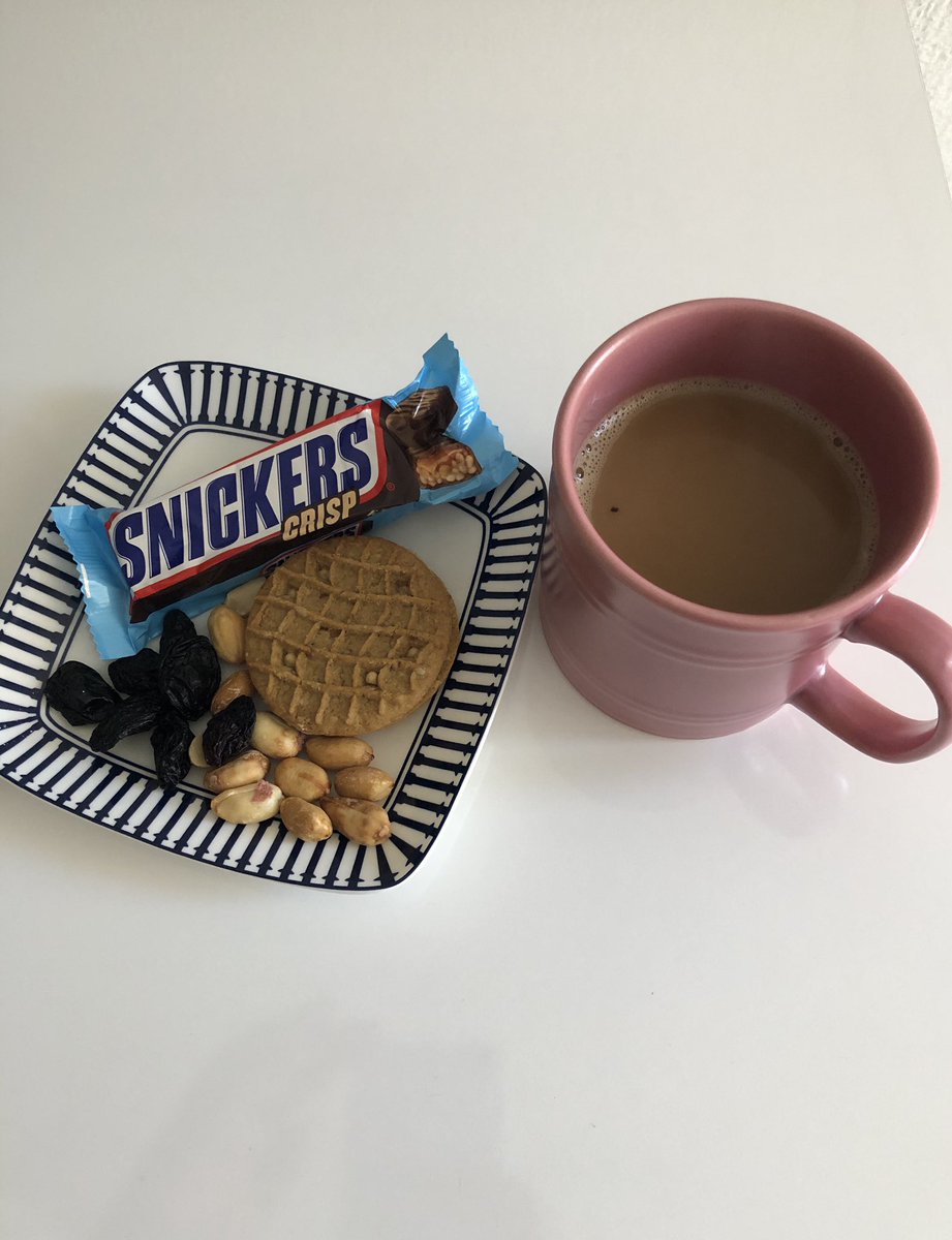 yaşama sevincini kaybetmiş insan kahvaltısı (ben)