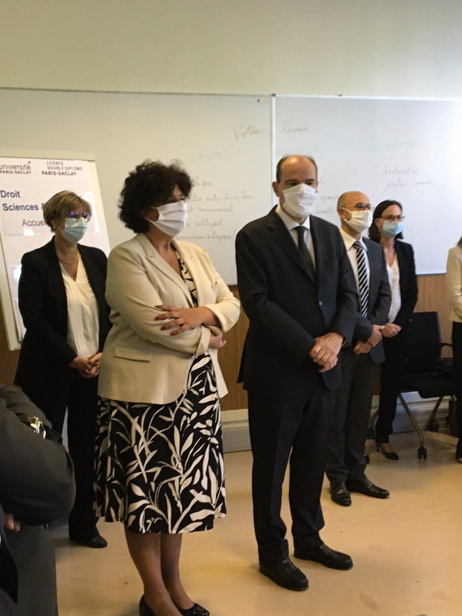 BrigitteBourdo1's tweet photo. Aujourd’hui, rentrée universitaire @UnivParisSaclay avec le PM @JeanCASTEX au sein de la @BU_UPSACLAY et rencontre avec les étudiants de L1 Droit, Sciences et innovation. https://t.co/8RzilFO5M8