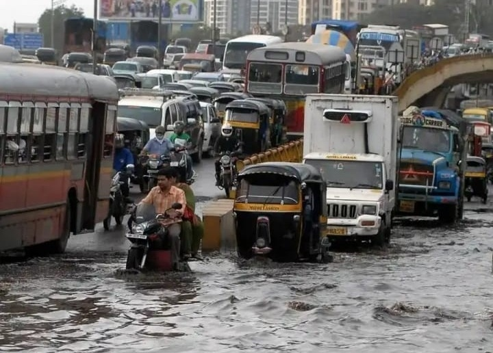 What's the first thing that comes to your mind when you think of Mumbai's sights and sounds? On the one hand there are gorgeous scenes of the skyline and the sea. But pictures closer-up show the traffic, floods, crowded local trains, slums, crumbling infrastructure, all of that.