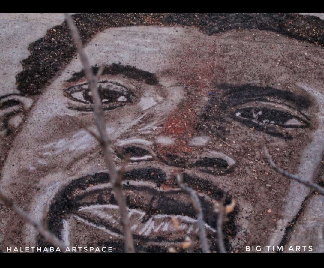 KalangaGoddess's tweet photo. Prince Moyo one of my favourite artists in Maun. A creative young man that really pushes his talent.

A Halethaba Art Space x Big Tim Arts collaboration. In Memory of Chadwick Boseman 🕊

#ShareMyMoments #NgamiCaptured #MomentsWithScarlet 💋 #Maun #Blogger #Art #Wakanda https://t.co/QGgD477lK9