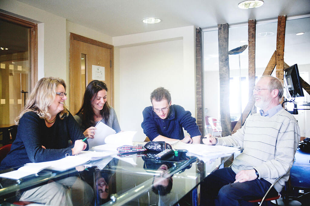 OISE_Idiomas's tweet photo. En los seminarios de #comunicación #asertiva que se imparten en el programa #Quatorial y #Octorial de OISE se entrenan factores no lingüísticos de la comunicación que

permitan al alumno presentarse con seguridad y precisión.

#beoise #idiomasenelextranjero #inglés https://t.co/sc5idmdNuR