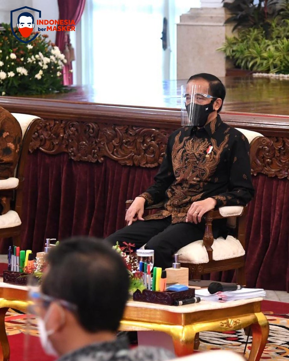 Dalam Sidang Kabinet Paripurna di Istana Negara, hari ini, saya mengingatkan segenap jajaran pemerintah untuk mengantisipasi penyebaran Covid-19 melalui tiga klaster, yakni klaster perkantoran, klaster keluarga, dan klaster Pilkada.