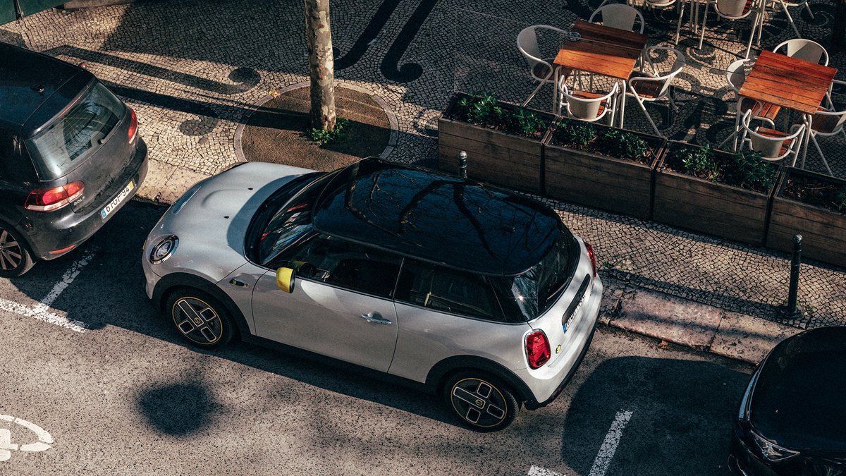 MINI's tweet photo. Nuria Val appreciates all #TheMINIthings which leave you feeling #ChargedWithPassion. #MINIElectric #WhiteSilver

[MINI Cooper SE: Energy consumption in kWh/100 km combined: 16.8 - 14.8, Fuel consumption in l/100 km combined: 0, CO2 emissions in g/km combined: 0.] https://t.co/fjbasxWrhC