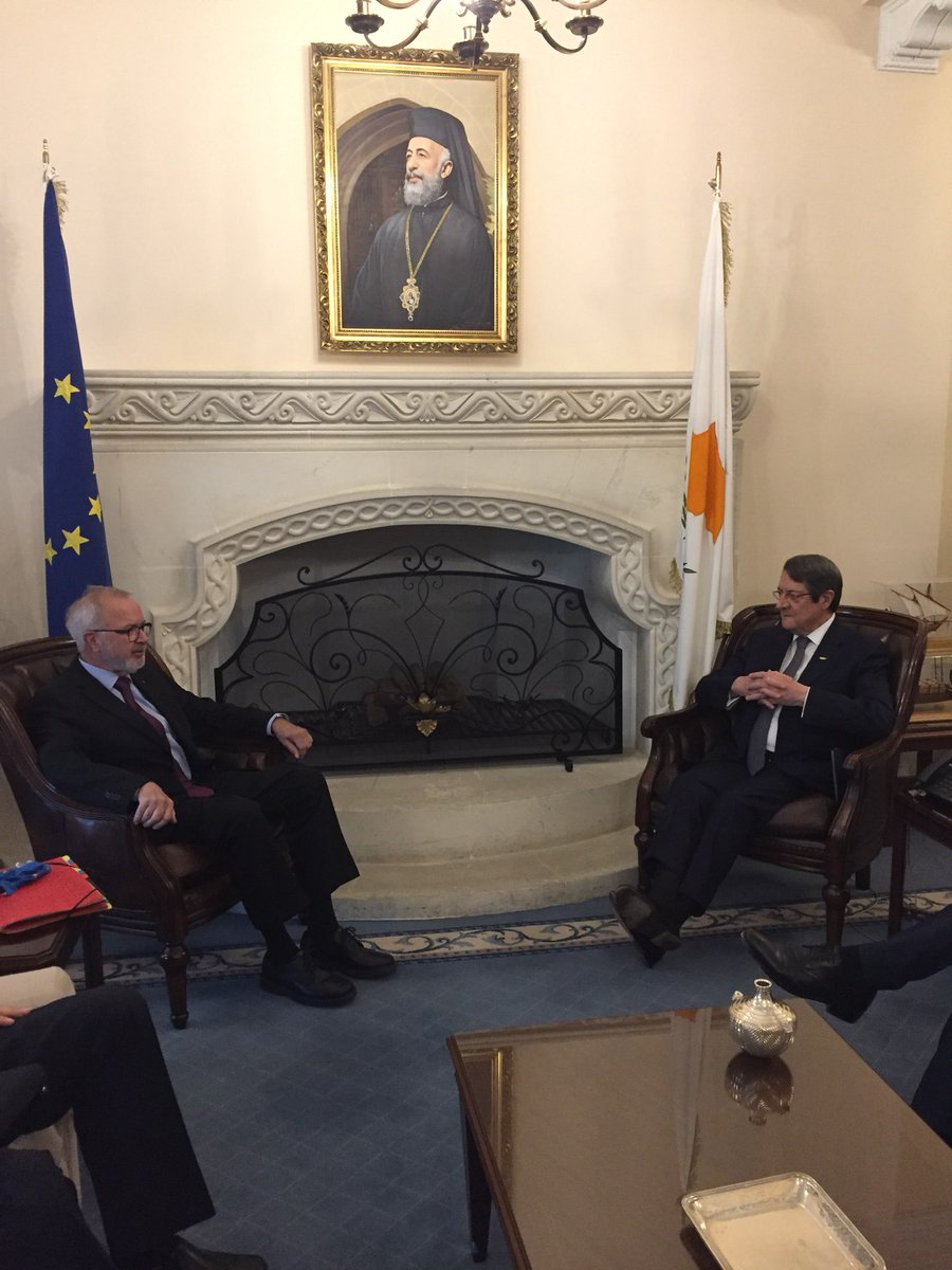 EIB President W. Hoyer thanks President <a href="/AnastasiadesCY/">Nicos Anastasiades</a> for #Cyprus’ strong support to EIB’s immediate response to #COVID19 across 🇪🇺! He also discussed investment priorities in the country, esp. on #renewableenergy &amp; support to help Cypriot businesses face COVID-19 challenges🇨🇾