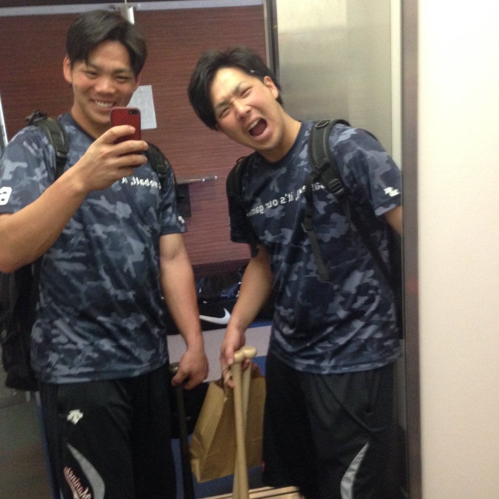 Ryu_zo_69's tweet photo. 皆さんご無沙汰してます^ ^

かつとは、ロッテでも、僕がクビになってからも思い出がいっぱい！(^^)
誰にでも愛される選手！
どこに行っても頑張���👍 https://t.co/K3HHdtuKnn