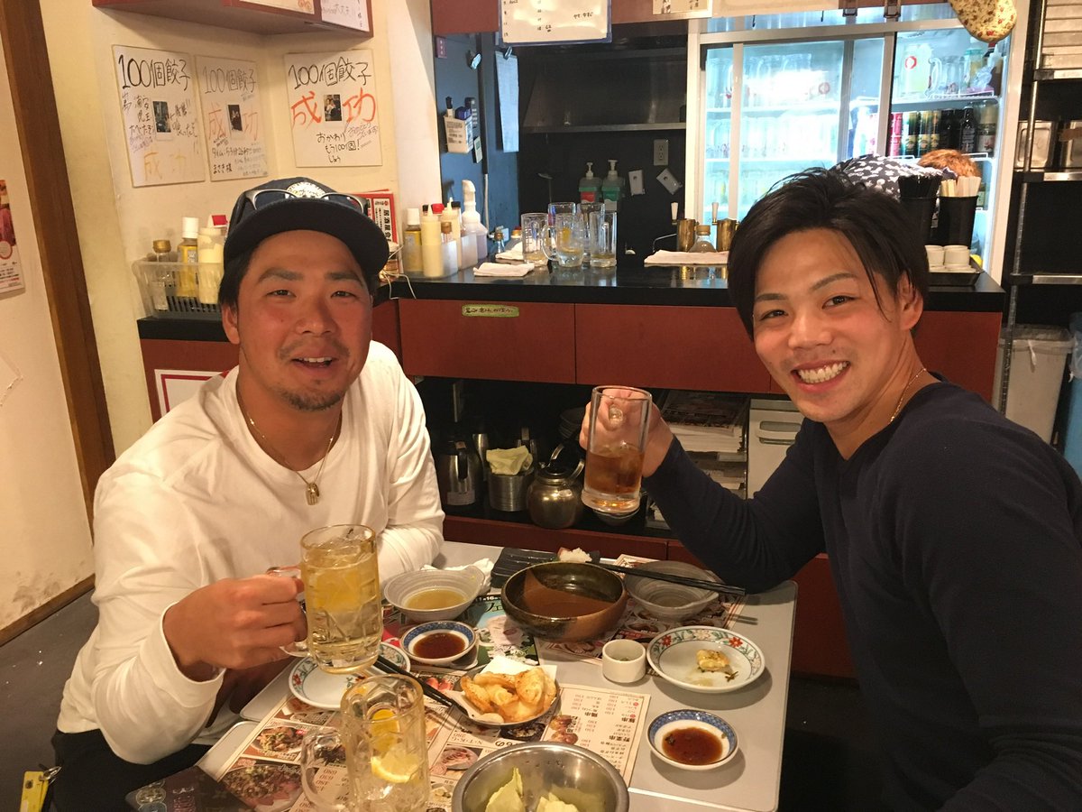 Ryu_zo_69's tweet photo. 皆さんご無沙汰してます^ ^

かつとは、ロッテでも、僕がクビになってからも思い出がいっぱい！(^^)
誰にでも愛される選手！
どこに行っても頑張���👍 https://t.co/K3HHdtuKnn