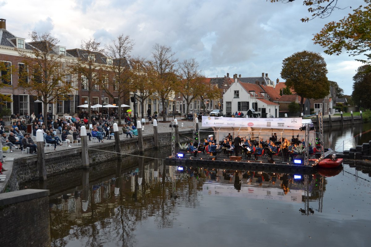 NieuwsNL_GO's tweet photo. Prachtige avond voor het Goerees Havenconcert
https://t.co/VNhzYjXB4e
#GoereeOverflakkee #Havenconcert #Goedereede https://t.co/Dxksz3aulx