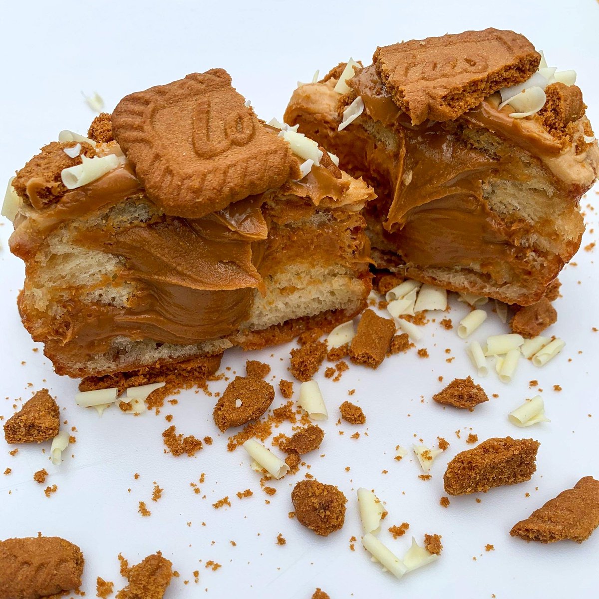 Just incase you didn't see our story, we now fill our Biscoff with Biscoff spread 🤤