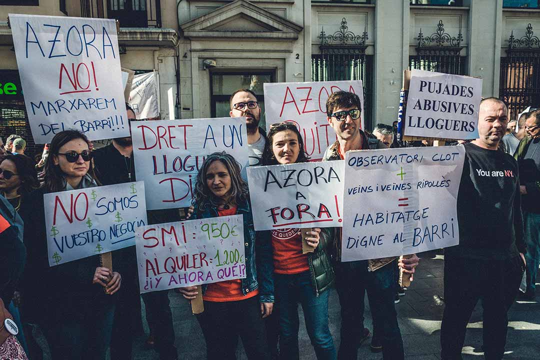 SindicatLloguer's tweet photo. MOLT IMPORTANT

En 48 h es votarà la Llei per Regular els Lloguers. ENS HO JUGUEM TOT! Si estàs d'acord en posar sostre a l'especulació, fes RT, comparteix amb família, amics i que ens escoltin els partits!

No acceptem més dilacions: JxC torna a l'acord! https://t.co/mUuUqmCojT