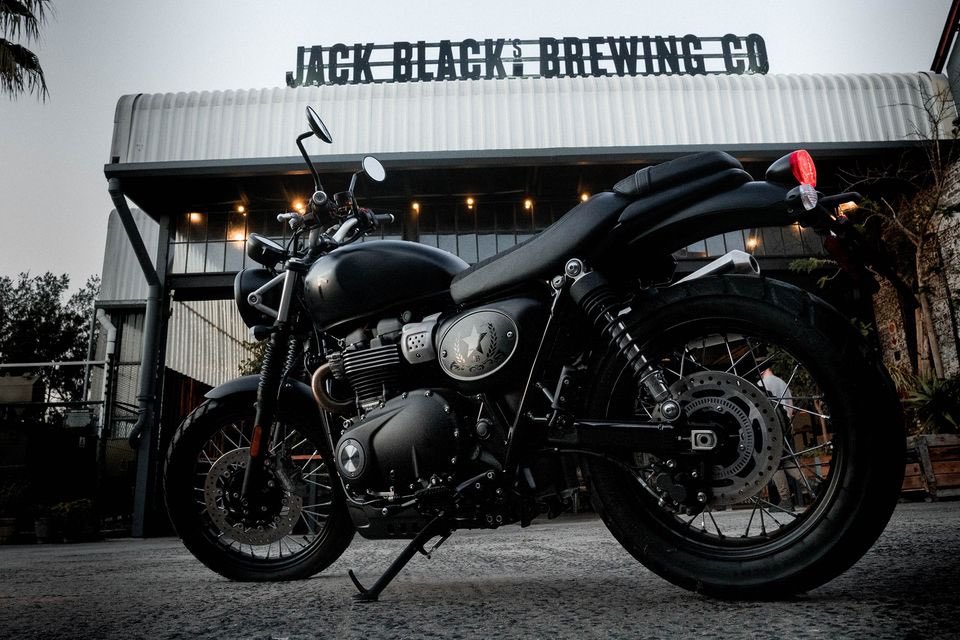 JBtaproom's tweet photo. Good morning &amp; happy Monday! Jack Black’s Retail Shop is open &amp; don’t forget that you stand the chance of winning this badass Triumph Street Scrambler when you buy any Jack Black beer! 😱
Our operating hours are:
📆 Mon - Thurs
⏰ 9am - 5pm https://t.co/amVTLIsMmT