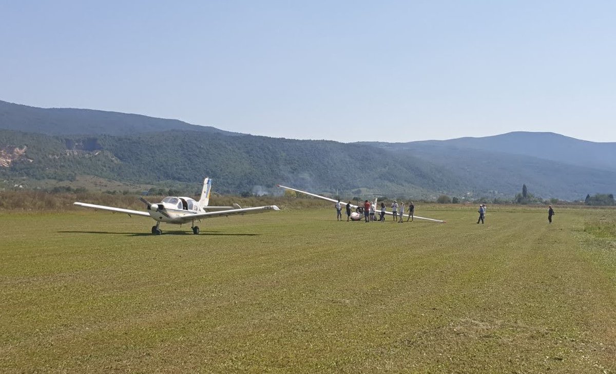 BH_DCA's tweet photo. Inspektori #BHDCA prisustvovali su u subotu, 05.09. na letilištu “Golubić” kod Bihaća takmičenju u preciznom slijetanju jedrilice Ka-7 u organizaciji Aero-kluba Bihać. Ova zrakoplovna manifestacija, prethodno je odobrena od BHDCA. https://t.co/N7VMH68pgp