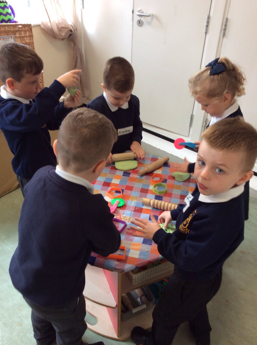 StbedeRS's tweet photo. What a super first morning we have had! All of the children settled into their new class straight away and we had lots of fun playing together 🤩🥰✏️🧩 https://t.co/uDPJH7p0xT