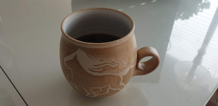 IchimusaiSWE's tweet photo. Tiekaffe hände just. Dricks ur den underbara Íslenska muggen. #eldfjall #kokkaffeärlivet https://t.co/a6o8WJGogz