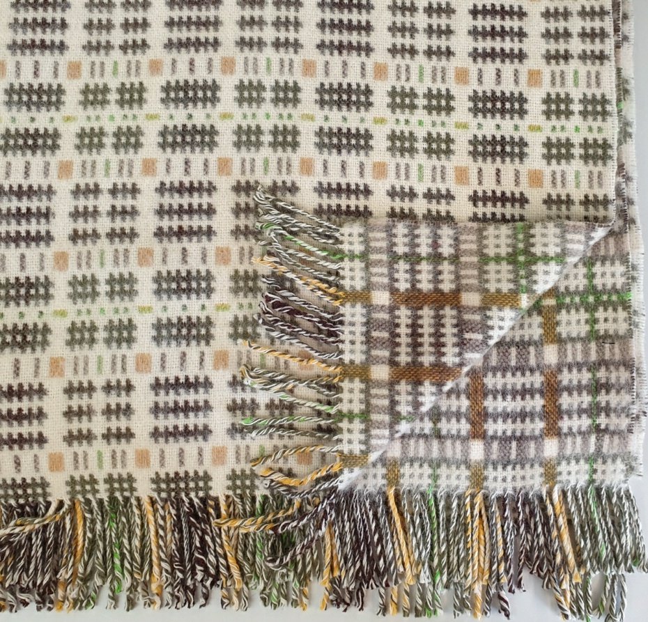MelinyGraig's tweet photo. 🐑 Carthen newydd 'Daear' ar ein gwefan y bore ma. Cewch draw i bori trwy ein siop

🐑 New 'Earth' tapestry throw for sale on our website today. Click for a look at our shop

https://t.co/vLXBSGGsbC https://t.co/tAkZ96ia4G