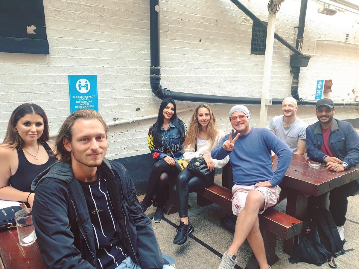 CESschools's tweet photo. Our #CESLeeds students have been exploring the area and taking advantage of nice weather! Leeds is a fantastic city with so many things to do. For more info, dm us! 😀✨🏴
#cesschools #cesvirtual #ialc #eaquals #britishcountil #learnenglish #studyabroad #languageschool https://t.co/VxSCv7EZZd