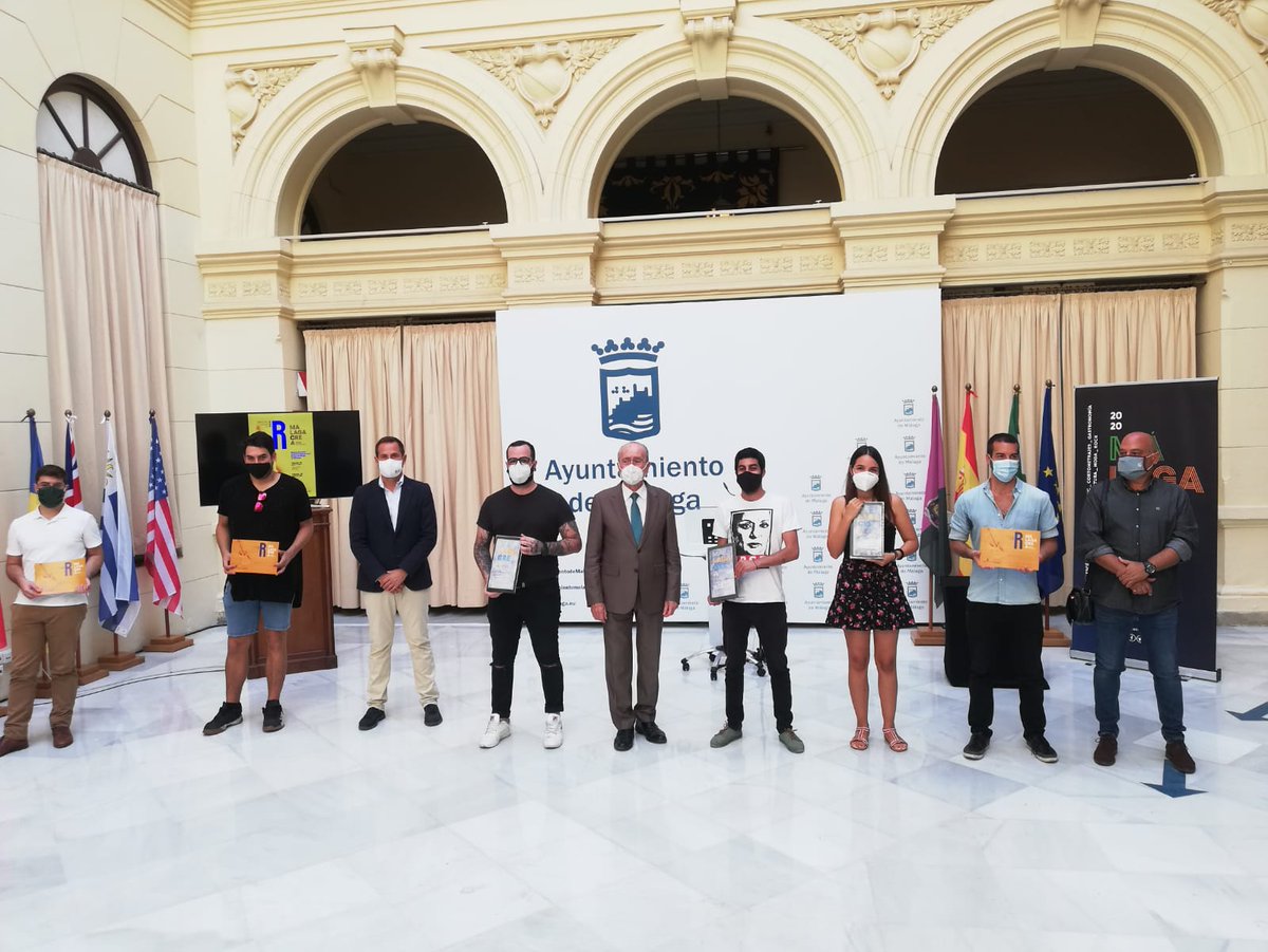 MalagaJuventud's tweet photo. 🎸🎼 El alcalde @pacodelatorrep y nuestro concejal @Luis_Verde han entregado hoy los premios a los ganadores de la Muestra de Rock de #MálagaCrea20 

1º @Mitad_Doble 
2º Maenoba
3º @doubleglez 

Mención especial 
@TobaGutierrez 
Orilla Sur
@EndlessInsideSP 

¡Enhorabuena a tod@s! https://t.co/wrpTEyxLuj