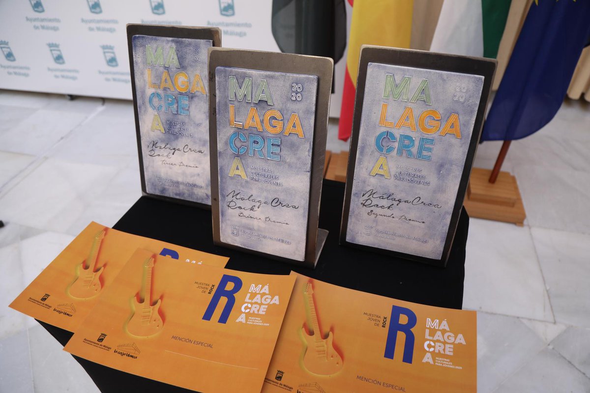 MalagaJuventud's tweet photo. 🎸🎼 El alcalde @pacodelatorrep y nuestro concejal @Luis_Verde han entregado hoy los premios a los ganadores de la Muestra de Rock de #MálagaCrea20 

1º @Mitad_Doble 
2º Maenoba
3º @doubleglez 

Mención especial 
@TobaGutierrez 
Orilla Sur
@EndlessInsideSP 

¡Enhorabuena a tod@s! https://t.co/wrpTEyxLuj
