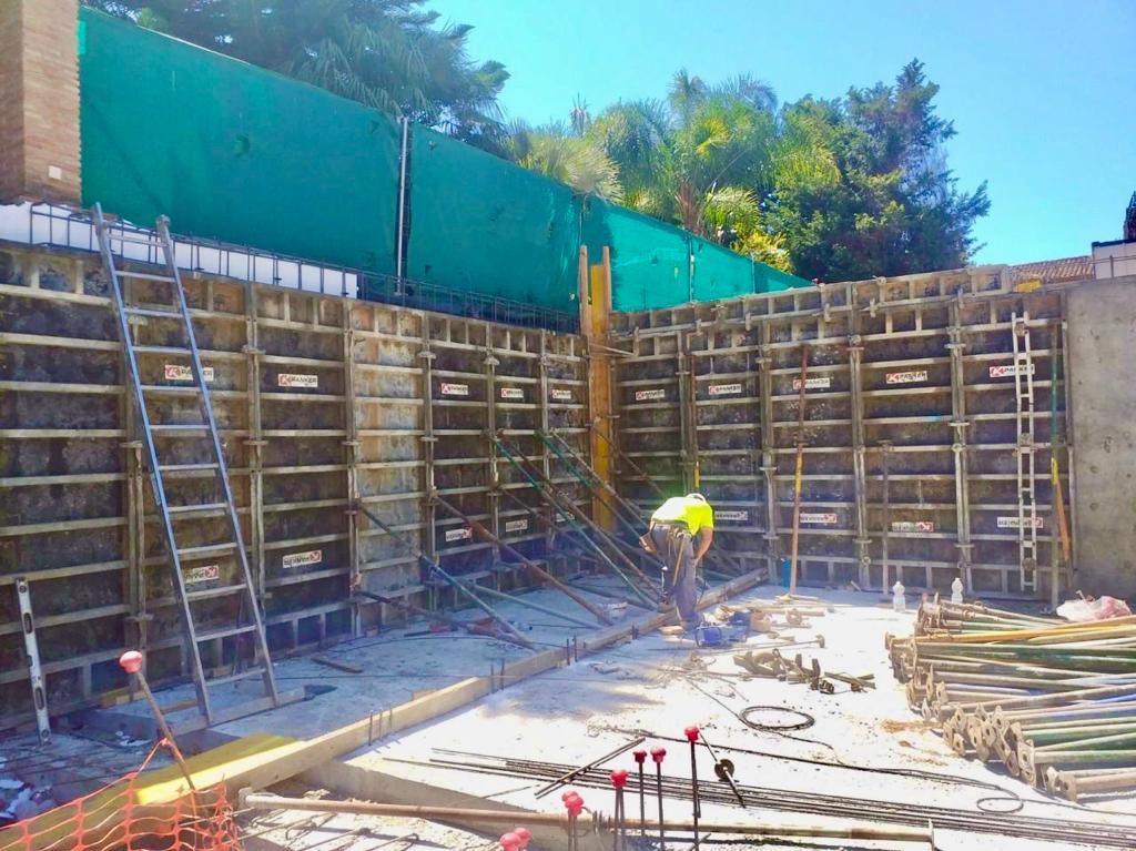 maxproject_orig's tweet photo. Ya hemos salido de la cimentación en la nueva construcción de villa que estamos llevando a cabo en Marbella. Llave en mano. https://t.co/l0Ml4sDzt2