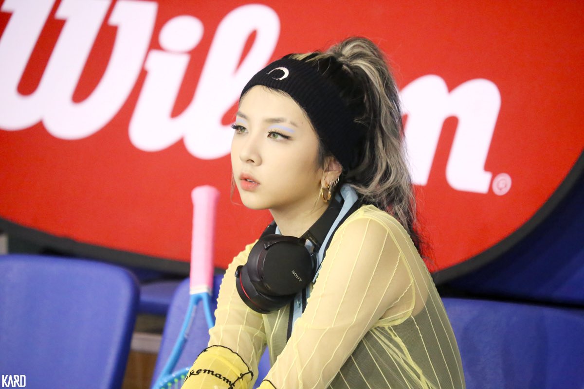 KARD_Official's tweet photo. [#지우]
매력 폭발 테니스걸🎾 지우 KWAVE X 화보 촬영 비하인드!
▶ https://t.co/R7RtRJrCro

#KARD #카드 #JIWOO #전지우 
#KWAVEX #케이웨이브엑스 https://t.co/8uI6zmb7R9