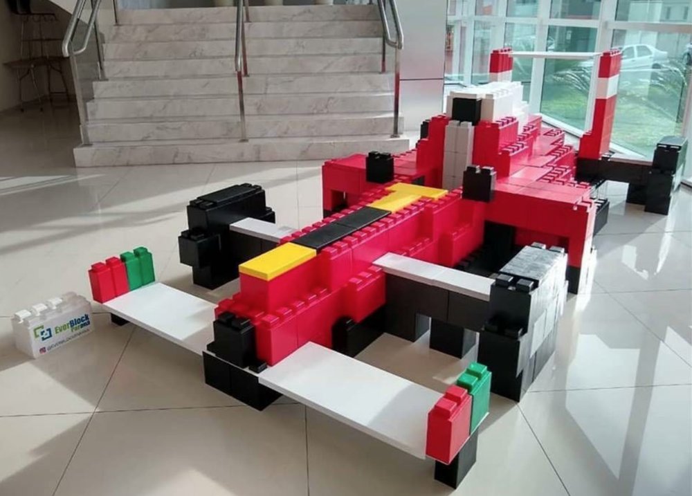 EverblocksUK's tweet photo. There are many practical reasons for #Everblocks #biglego! Divider walls, home offices, all sorts! But don't forget to have fun with it too!

The sky's the limit!

Show us your creations!

#giantlego #adultlego #F1 #F1weekend #F1care #ferrari #mondaymotivation #motivationmonday https://t.co/6tYazRwZiI