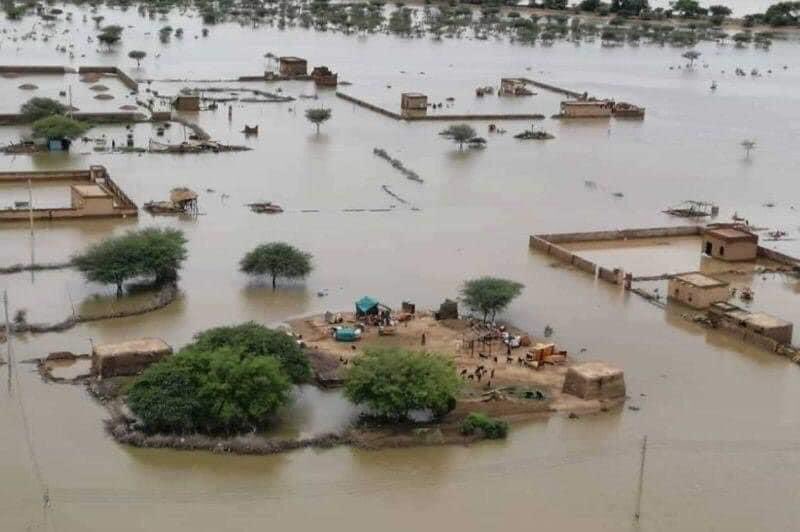 EuroMedHR's tweet photo. Unprecedented floods in #Sudan resulted in the death of more than 100 people, the destruction of more than 100,000 houses, and the displacement of hundreds of thousands.  Sudan needs your support! 

 #WeStandWithSudan 
#SudanFloods https://t.co/VbMnD3Iv9Q