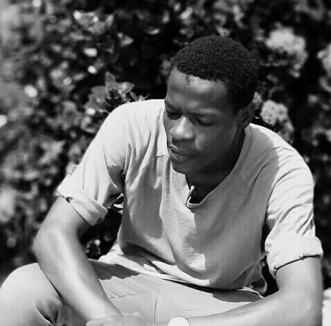 HamzaKardam's tweet photo. Wani ya ari getzna yaje getzner day a Kano ya zauna akan qusa ta yage,ance seya biya har yanzu suna police station. https://t.co/prYSbFhgRb