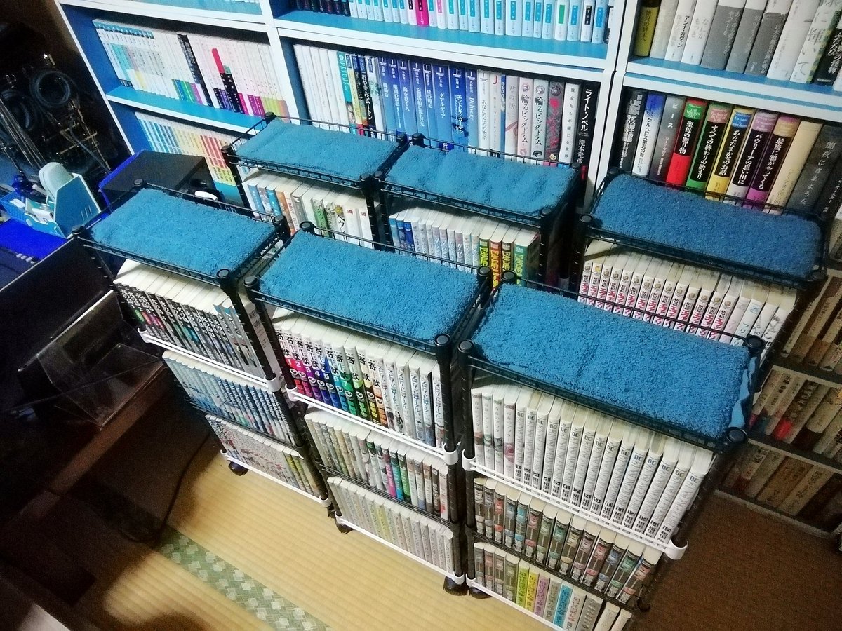 Twitter पर 青鷗 ダイソーのジョイントラックで漫画棚を作りました