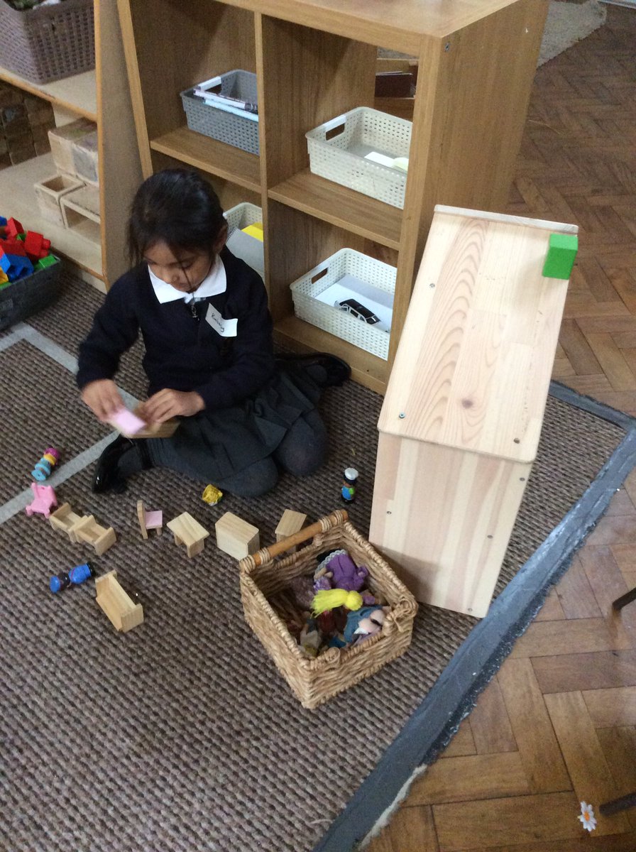 _stbederec_'s tweet photo. We are having so much fun this afternoon! All of the children have settled in beautifully and are enjoying making new friends 🤩🥰✏️🧩 https://t.co/JFPmDZ7WhX