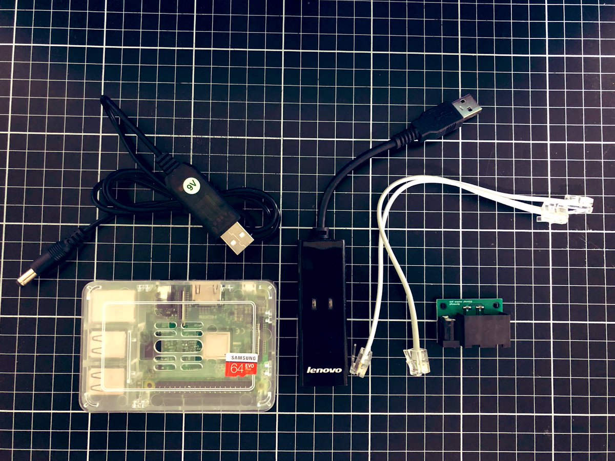 pomegd's tweet photo. dreampiを使ってドリキャスをネットに繋ぐ際に必要なもの
ラズパイ3B:約5000円
microSD 64GB:約1000円(32GBでもいいと思う)
USB5V→9V昇圧:約300円
Linux対応USBモデム:約600円
電話線x2:約400円
自作基板:?円
#dreampi #dreamcast https://t.co/fGouy0fM2I