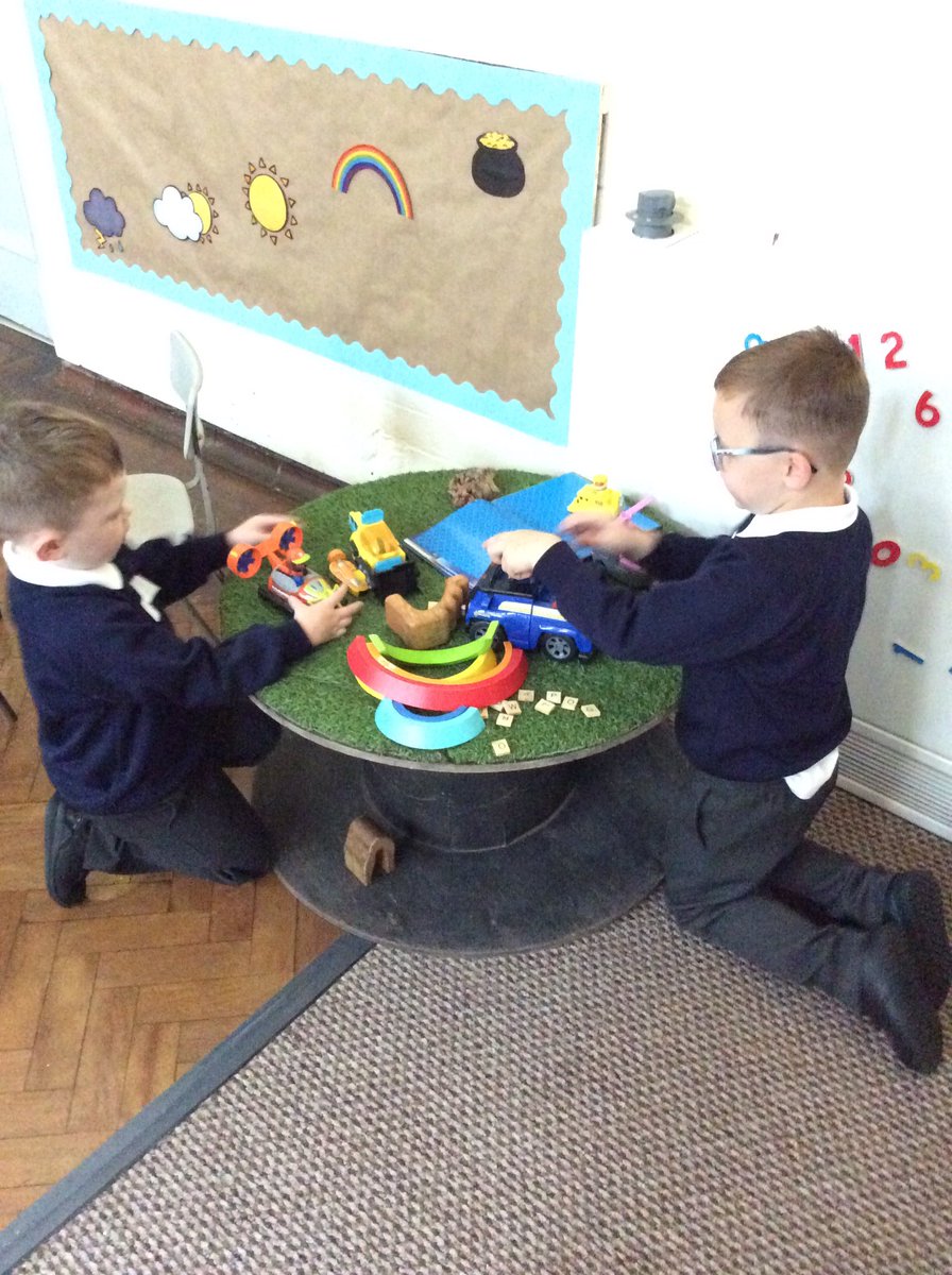 _stbederec_'s tweet photo. We are having so much fun this afternoon! All of the children have settled in beautifully and are enjoying making new friends 🤩🥰✏️🧩 https://t.co/n0GJjGEKyl