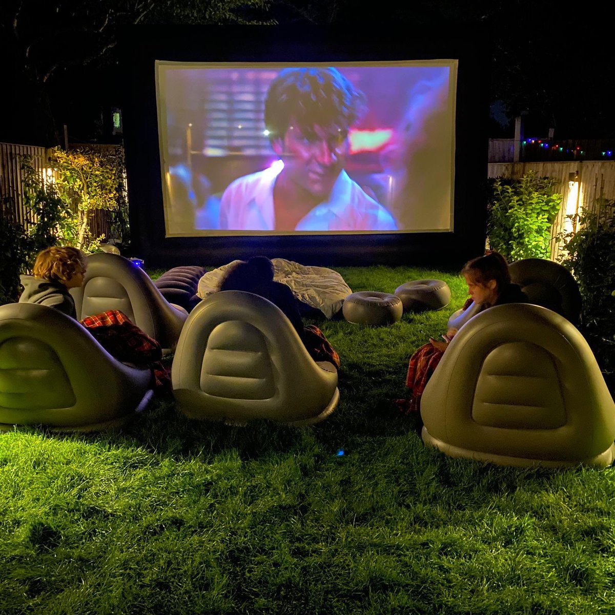 BonitaRochelle's tweet photo. If you fancy hosting your very own private cinema. Shout meh. Viewituk@gmail.com 👌🏽 RT please https://t.co/JKd71PFJL1