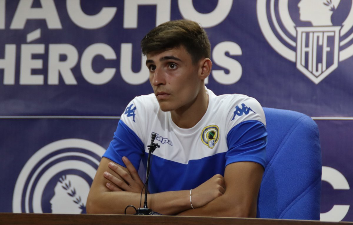 cfhercules's tweet photo. 🗣️ David Sánchez: "Agradezco a Carmelo y al #HérculesCF la confianza. No me veo ni titular ni suplente. Vengo a aprender y estoy listo".

#MachoHércules #NuevaCulturaDeClub https://t.co/ciE67flls2
