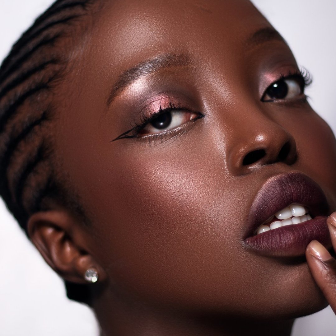 Destiny0221's tweet photo. If you still call yourself black whites will be whites, so blacks don't act as  if You are innocent , especially black woman fake hair fake eyelashes fake eyebrows fake skin colour fake nails fake clothes fake smiles fake English trying to be Whites https://t.co/eXy1h7y6jd
