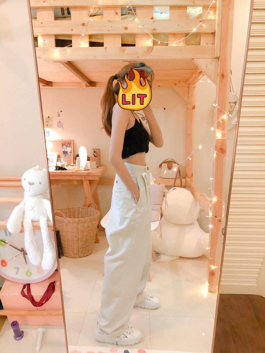 yoxrgravity's tweet photo. บอกต่อกระจกเต็มตัวในShopee ที่เต็มตัวจริงๆไม่จกตา ขนาดใหญ่ 50*160 cm. ส่องแล้วหุ่นดีเว่อ แค่ 599 บาทอะ ถูกมากก ถ้าไม่ได้อันนี้คือเราตัดใจไปซื้อของ ikea แล้ว https://t.co/lKcCmSPC3Y
