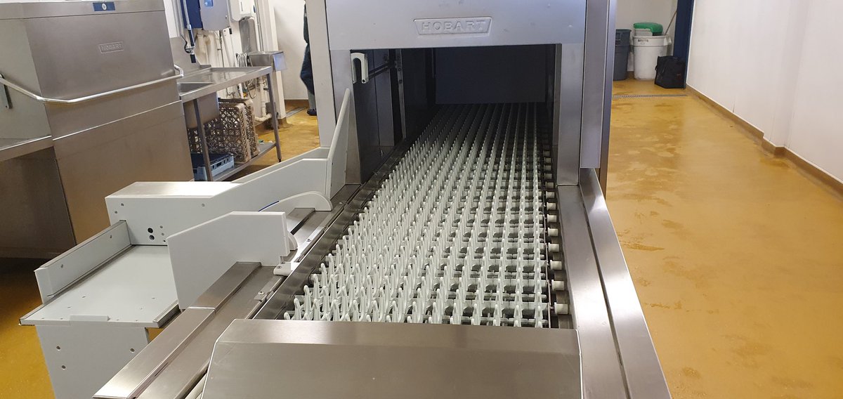 HWW_Mike's tweet photo. This Bad Boy successfully installed and trained by @HobartUKWW at a MOD base.
#TwinLine
#Trays
#LabourSaving
#CleanDishes
#HappyStaff
#HappyRecruits https://t.co/fl3iVcZPFv