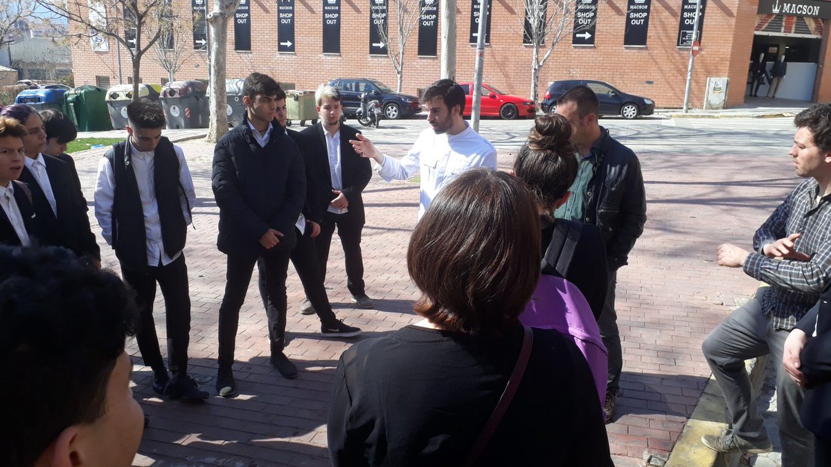 LA FORMACIÓ PROFESSIONAL JA IGUALA AL TÍTOL UNIVERSITARI EN L’OFERTA LABORAL
Un 38,8% de les ofertes publicades requereixen títol universitari, mentre que un 38,7% sol·liciten comptar amb Formació Professional. 
#FPDual #ofertalaboral #hoteleria #turisme
bit.ly/3h33Wf3