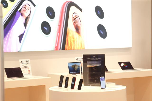 DIGITIMES_EN's tweet photo. SLP board suppliers ramping up shipments for next-generation iPhone lineup #Compeq #iPhone #Passive #PCB #ICcomponents #shipments #ZhenDingTechnology #DIGITIMES https://t.co/KH5lyxK0Iu https://t.co/Snk5Q1WM1Q