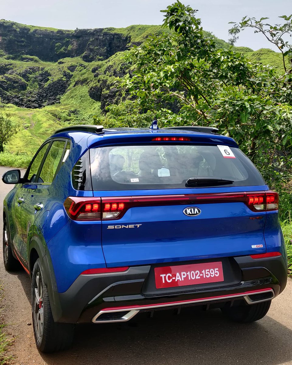We're driving the Kia Sonet today. Can't tell you how it drives yet, but we can show you what it looks like. 

@KiaMotorsIN #Kia #Sonet #KiaSonet #KiaMotorsIndia #KIAIndia #KiaSonetIndia #SonetIndia #CompactSUV