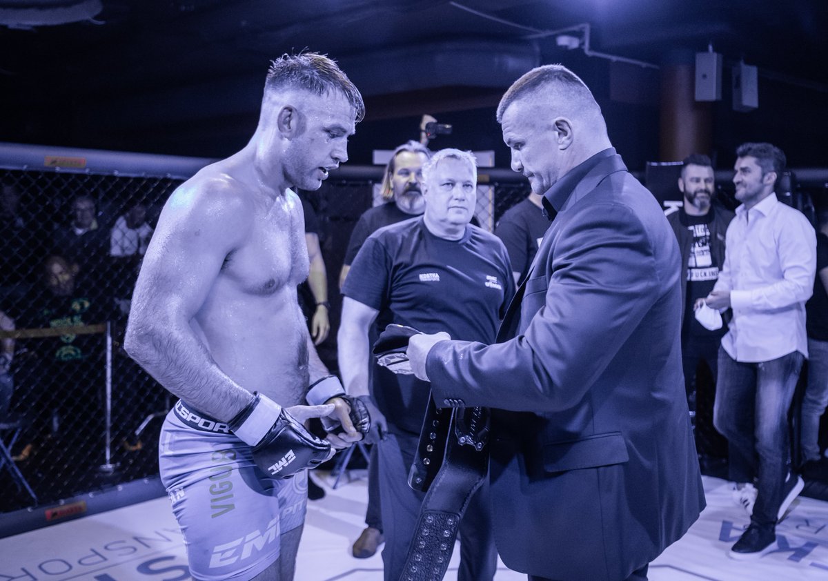 EMC_Promotion's tweet photo. The #EMC5 Main Event: Stuart Austin vs. Satoshi Ishii!
View the full gallery on our Facebook page.
(📷 Foto Seven Sport) https://t.co/xzVq108o3w