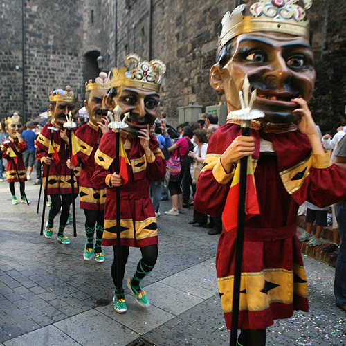 festesorg's tweet photo. Considerades una de les festes majors més destacades de tot Catalunya, les @FestesdelTura destaquen per la presència d'una gran quantitat de mostrari fantàstic, la faràndula: gegants, nans, esparriots i bèsties festives. Enguany han estat suspeses. #FdT20
https://t.co/Cm1XobjqQU https://t.co/pTB6mmBuye