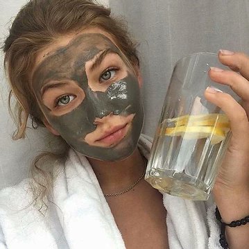 Crea tus propias mascarillas caseras con frutas para cuidar la piel. Manzana, aguacate o plátano, ¡descubre cual se adapta a ti! --> eljoventintero.com/post/crea-tus-…