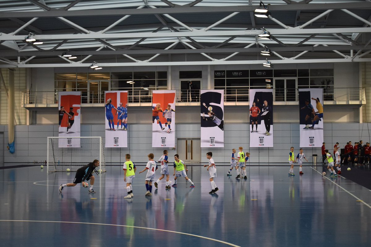 Happy Monday everyone.

We hope you’re all settling back into school and enjoying seeing friends again.

We can’t wait to see you having fun on the court 👟⚽️

⚪️🔴🔵