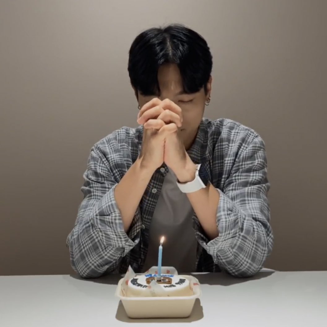 2OE5XD6's tweet photo. 진짜 많이 보고싶었슴다.. https://t.co/3NmBqKsWzb