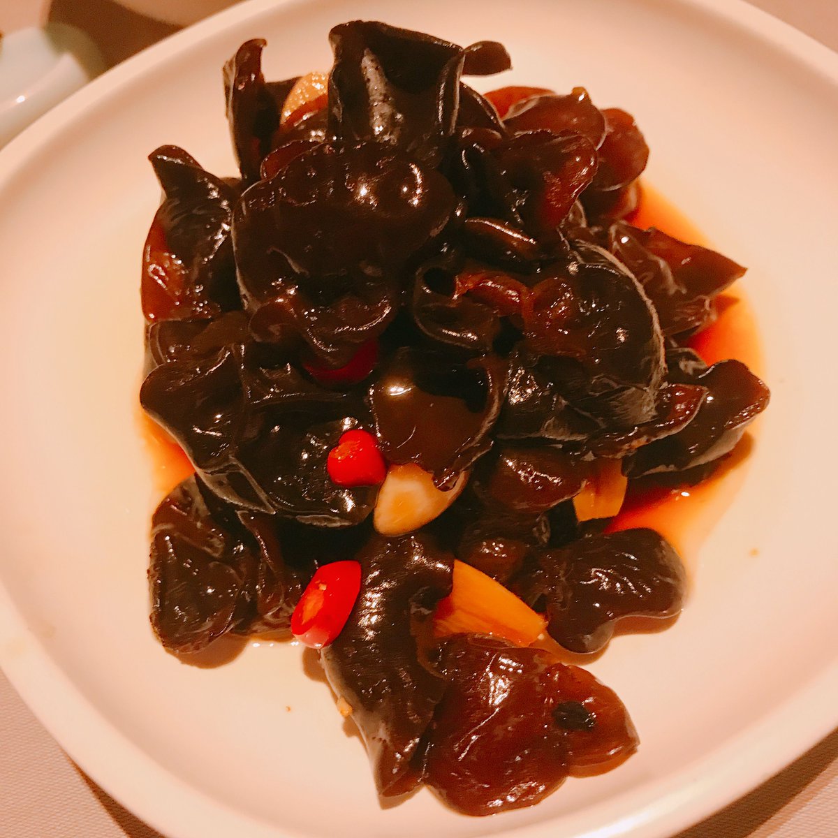 HKFoodTour's tweet photo. Happy Green Monday! Pickled black fungus and goji berries is a popular cold appetizer dish in Chinese cuisine. It's rich in iron and fiber and helps reduce cholesterol! #hongkongfoodie #hongkongbelly #greenmonday #discoverhongkong #blackfungus #healthyfood #hongkong #foodtour https://t.co/NuMJQzzHk5