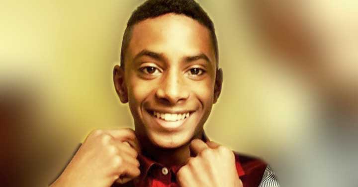 Willy Monteiro Duarte sognava di poter indossare un giorno la maglia della sua amata AS Roma. 

Questo sogno è stato spezzato la notte scorsa, nel modo più tragico e brutale possibile.

I nostri pensieri vanno alla famiglia e agli amici di Willy. 

Riposa in pace, Romanista 💛❤️